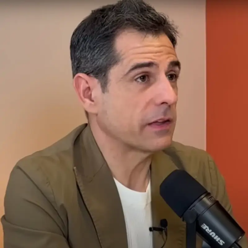 Fernando Mora, psiquiatra y profesor en la Universidad Complutense: "Para mostrar tu empatía a una persona, mírala a los ojos, escucha con atención y una sonrisa amable”