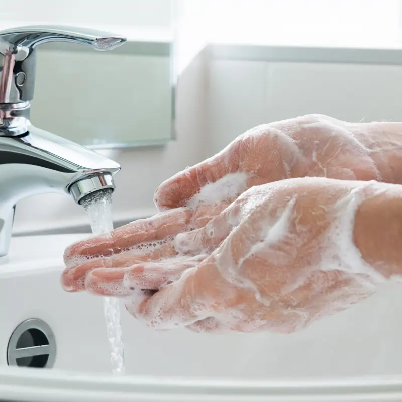 ¿Usas baños públicos? Estas son las 6 recomendaciones de una científica para evitar riesgos