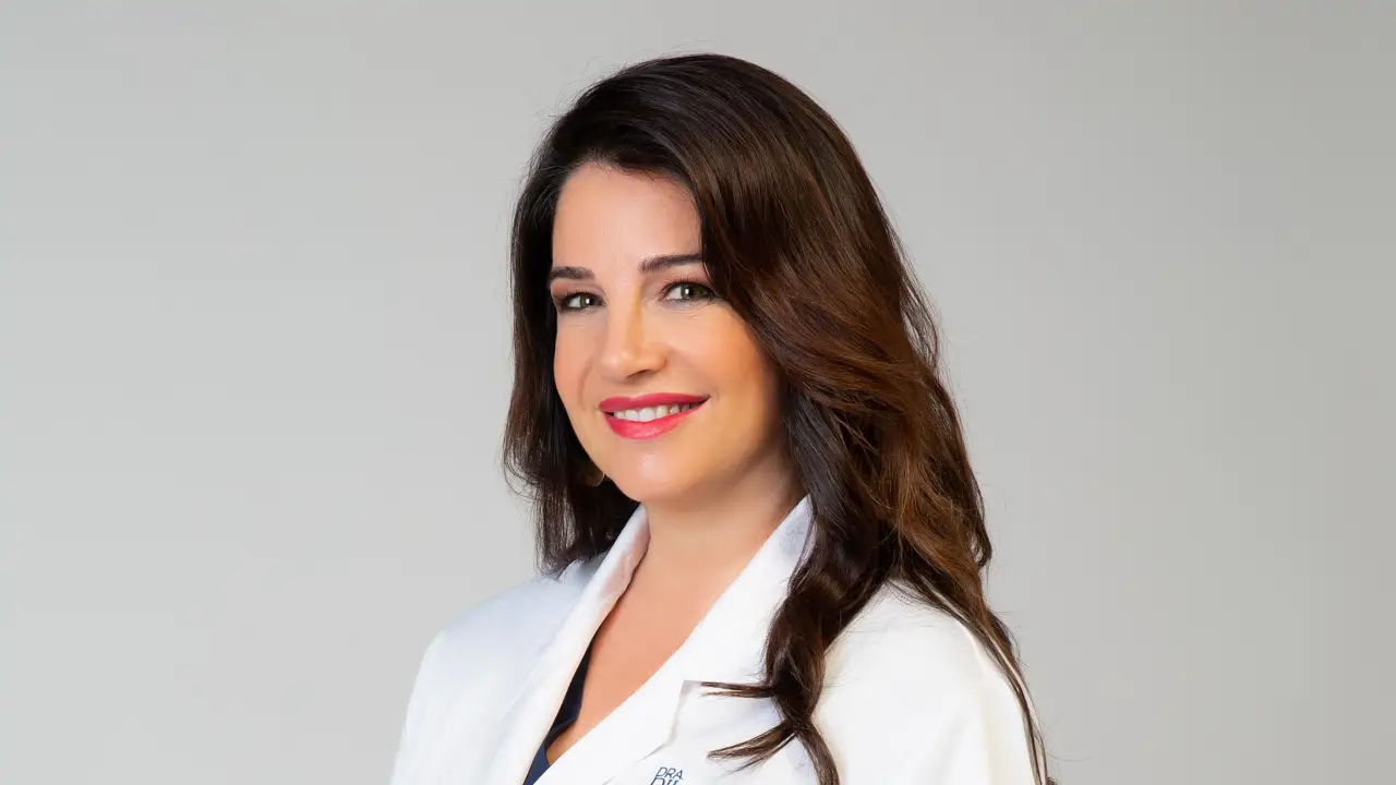 ¿Puedo beber agua con gas si tengo digestiones lentas? Pilar Esteban, especialista en aparato digestivo, lo aclara