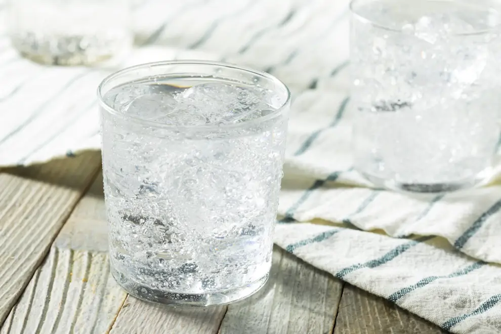 AGUA CON GAS
