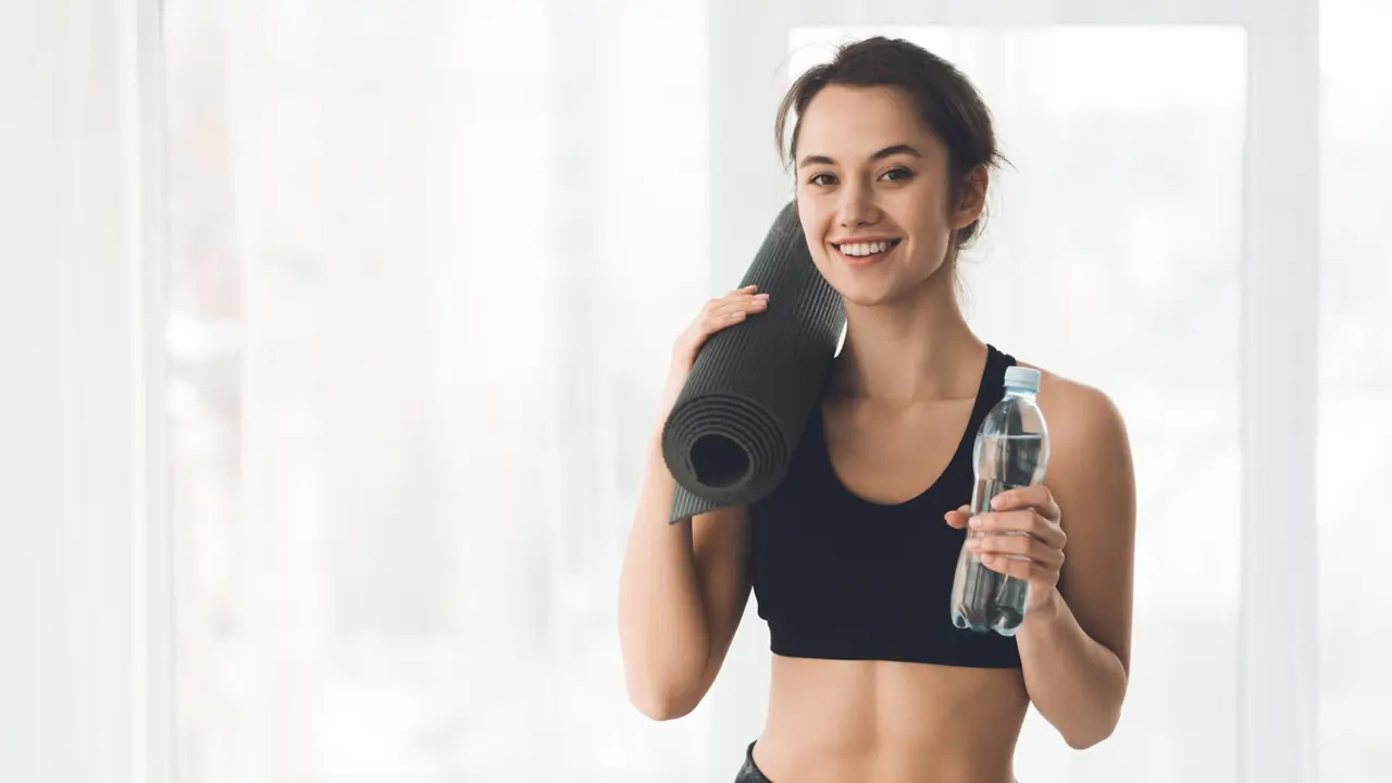 10 ejercicios fáciles para empezar a moverse que puedes hacer en casa (cardio y fuerza)