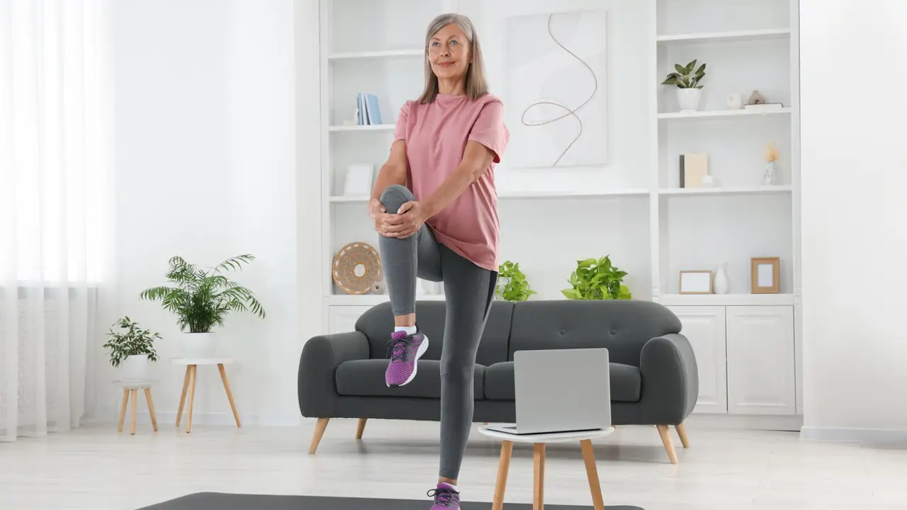 10 ejercicios de fuerza fáciles para mujeres de 60 años que fortalecen todo el cuerpo