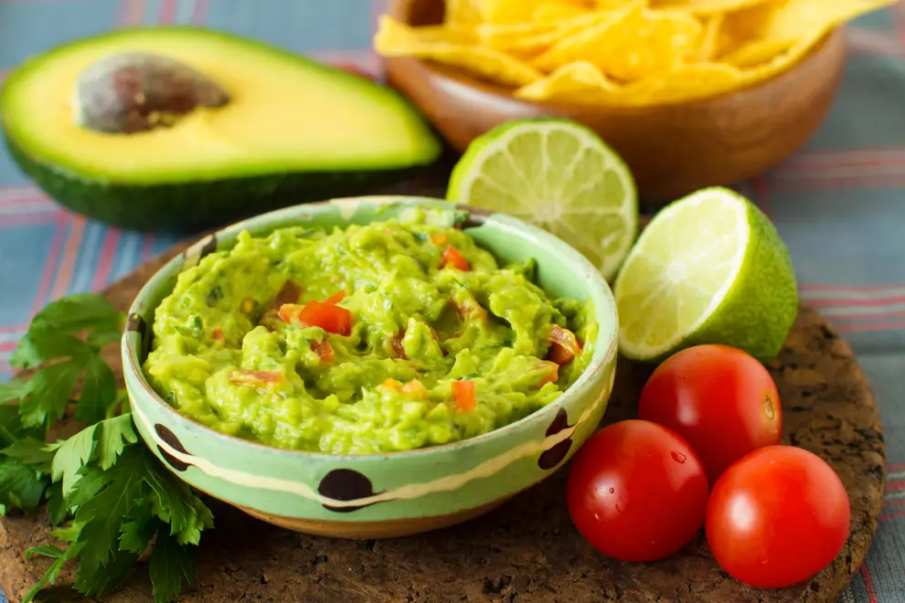 Salsa de aguacate y lima