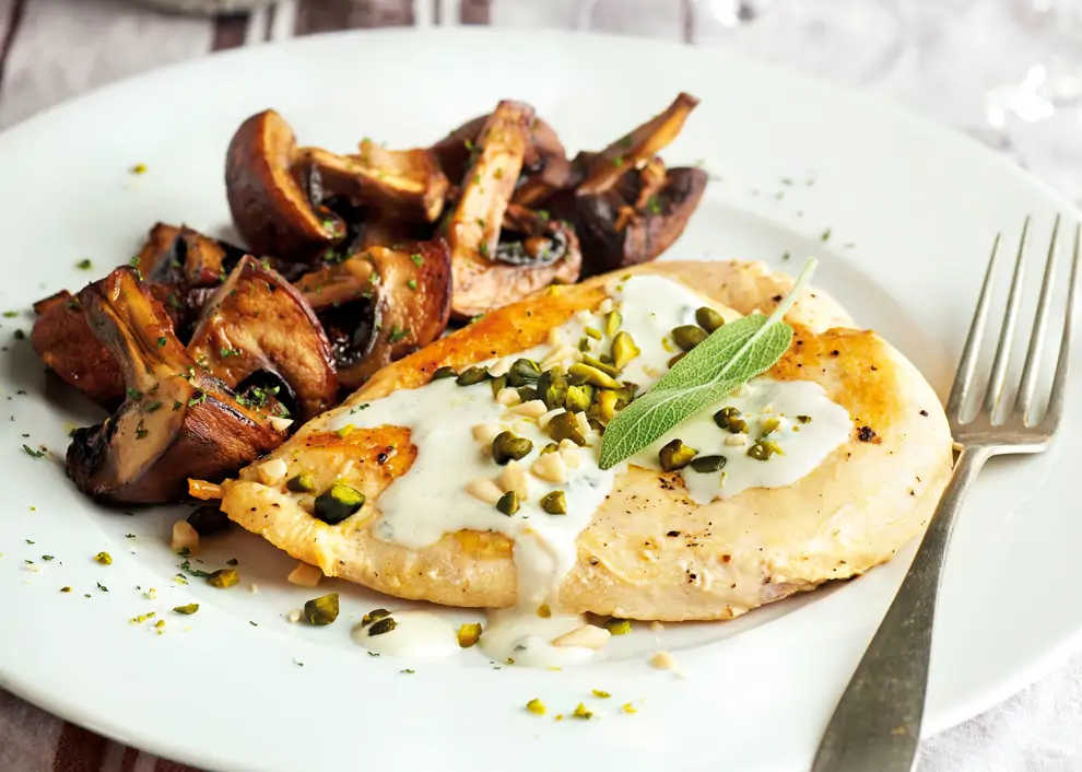 pollo con roquefort y champiñones 