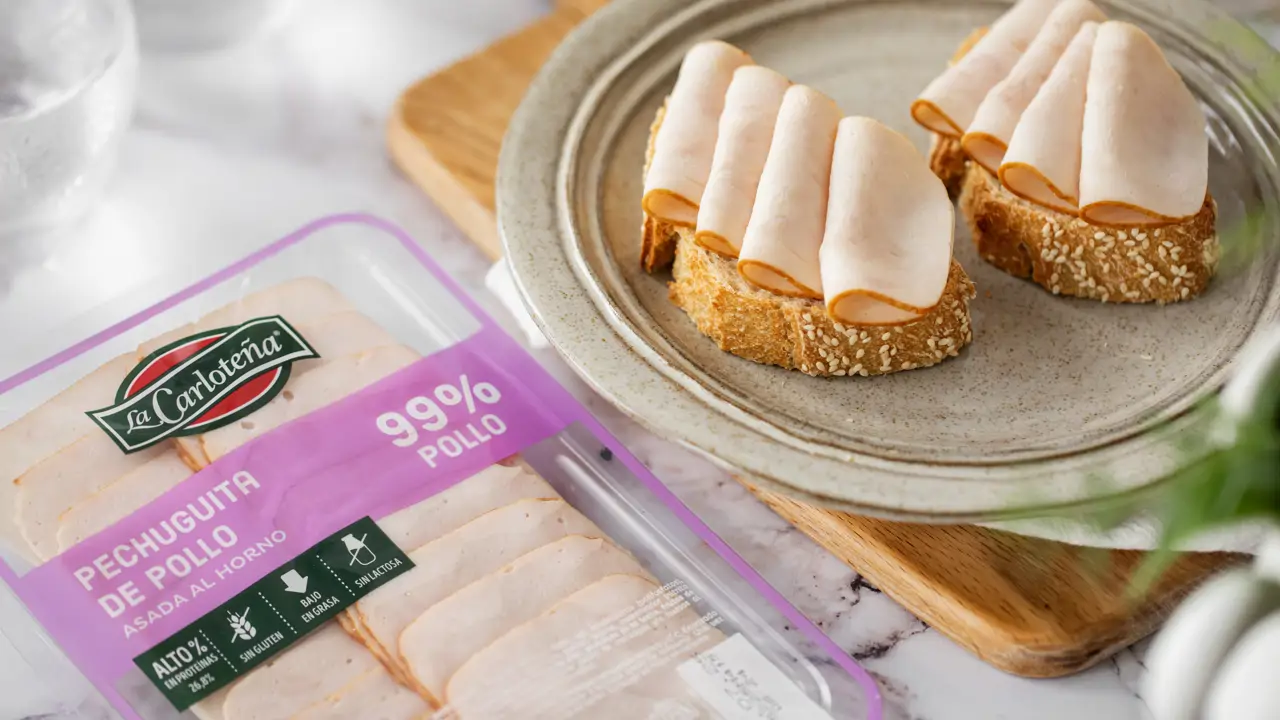Opciones prácticas, saludables y deliciosas con lonchas de pollo para los días de verano