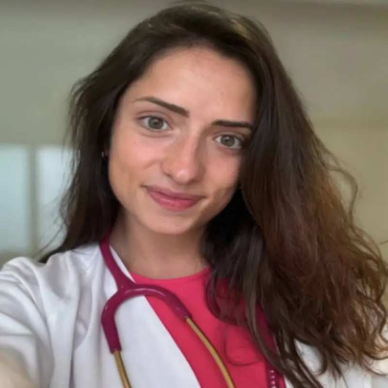 Dra. Marín Berbell, experta en microbiota: “Si te zampas la comida a toda velocidad, el cerebro todavía no sabe nada y sigues comiendo”