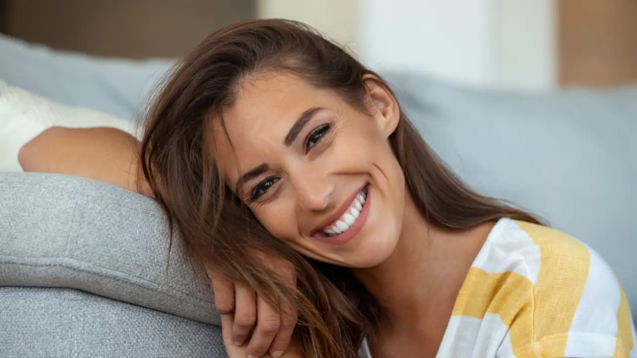mujer sonriendo