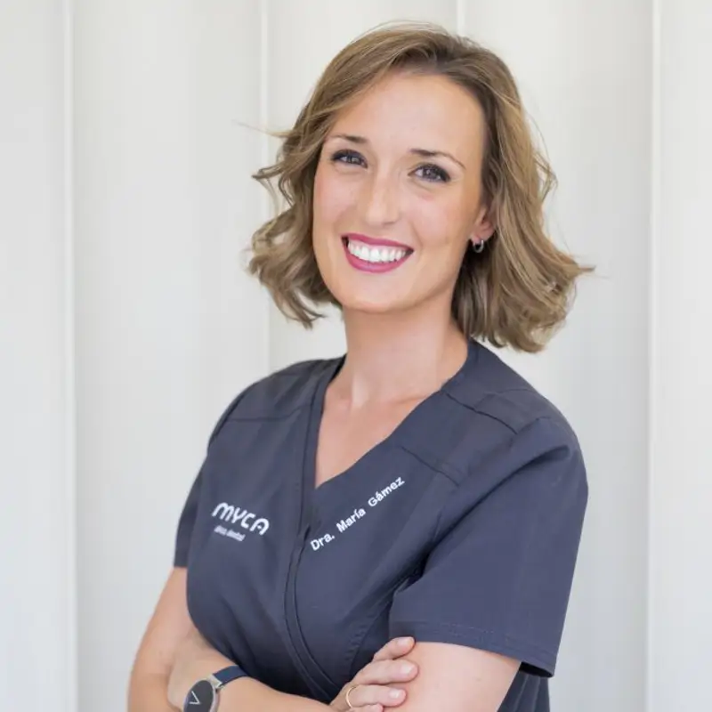 Dra. María Gámez, especialista en Odontología Estética e Implantología