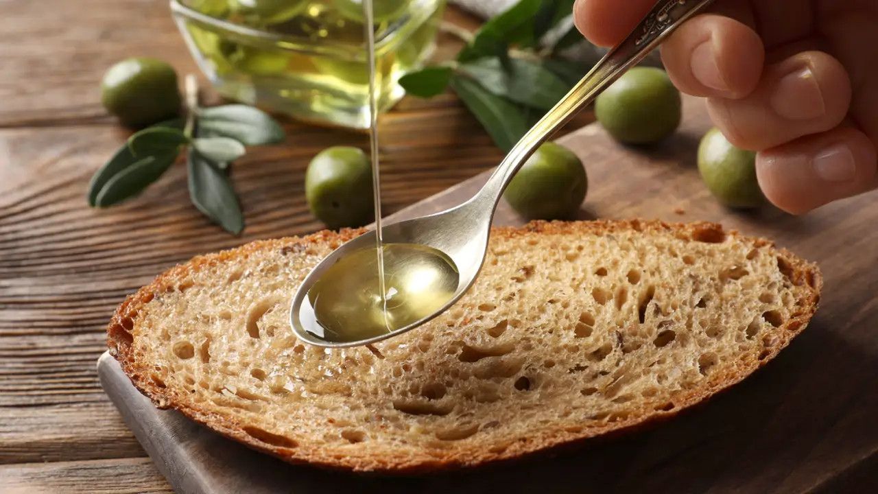 ¿Desayunar pan con aceite engorda? La nutricionista Elena Mestre tiene la respuesta definitiva