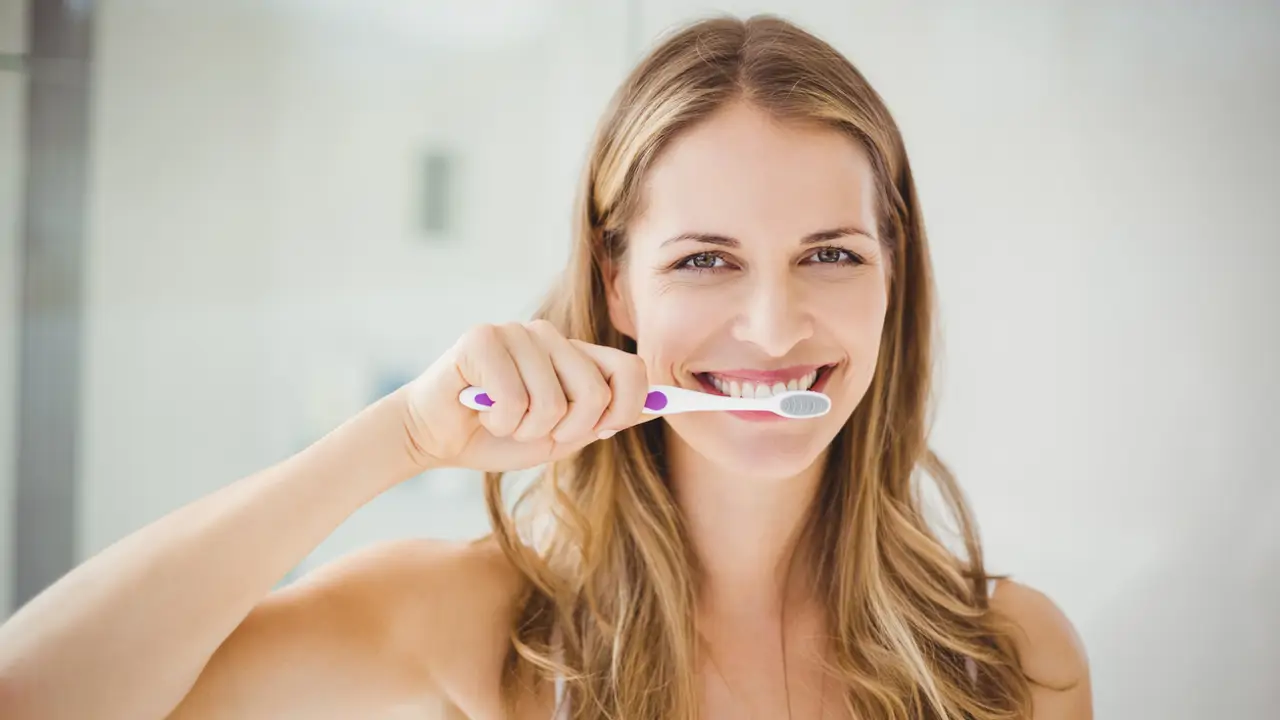 Los 10 errores más comunes al lavarse los dientes según los odontólogos