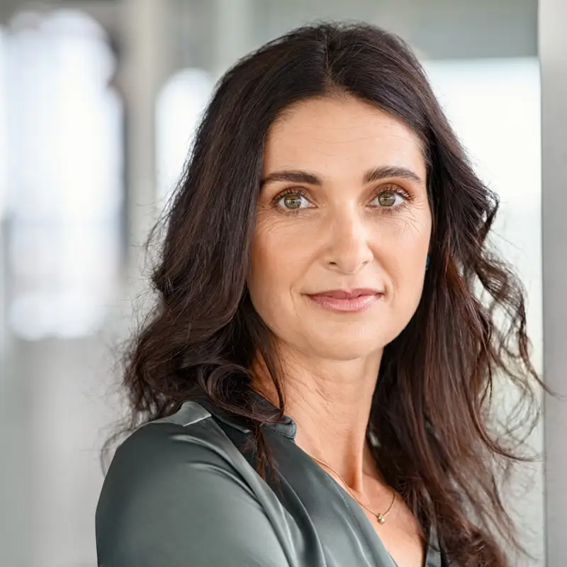 Silvia Vives, optometrista, sobre cómo aliviar los ojos cansados: "Aplica la regla 20/20. Cada 20 minutos es importante realizar un descanso de la vista de la pantalla"
