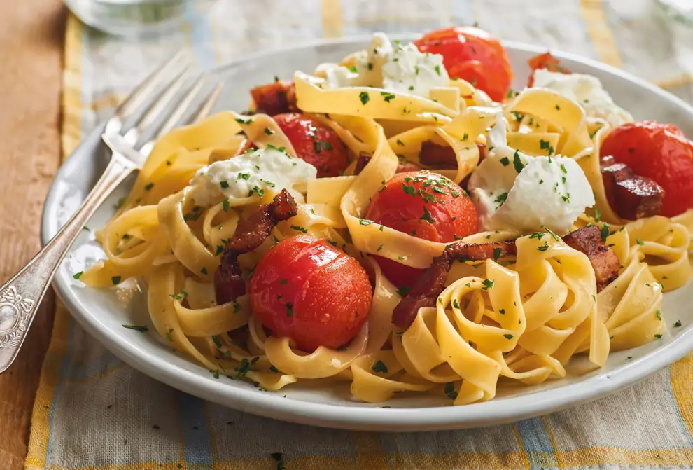 cintas con beicon y burrata 