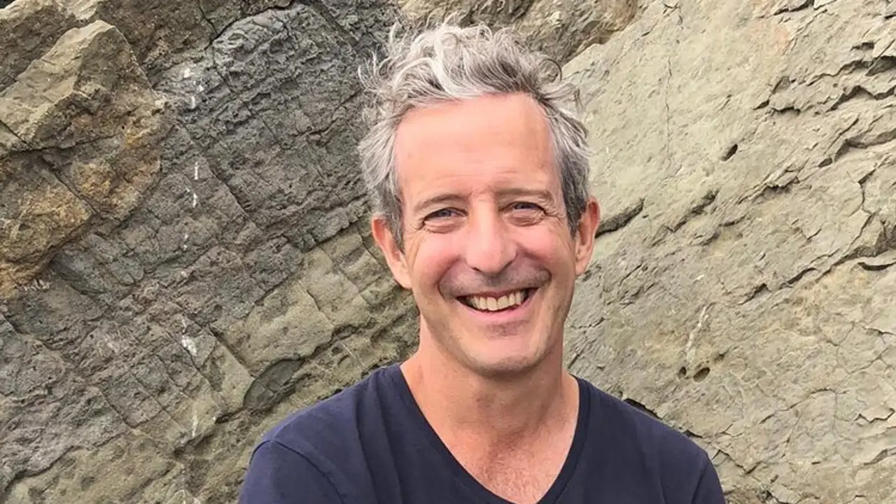 Edward Slingerland, catedrático de Filosofía: "Alguien que se esfuerza demasiado por ser encantador no es encantador, más bien, parece no auténtico. Habla cuando tengas algo que decir"