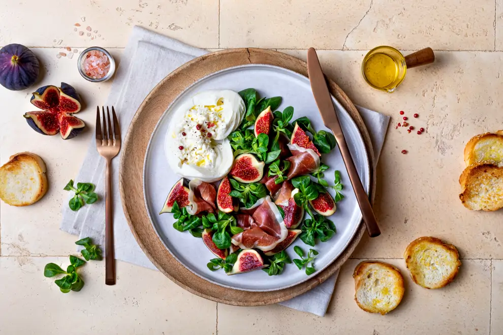 ensalada de higos con jamón y burrata