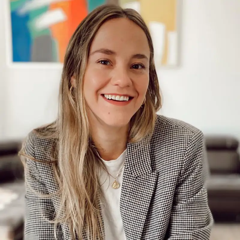 Rafaella Proaño, psicóloga: "Lo que piensan los demás dura segundos. Lo que dejes de hacer por miedo dura toda la vida"