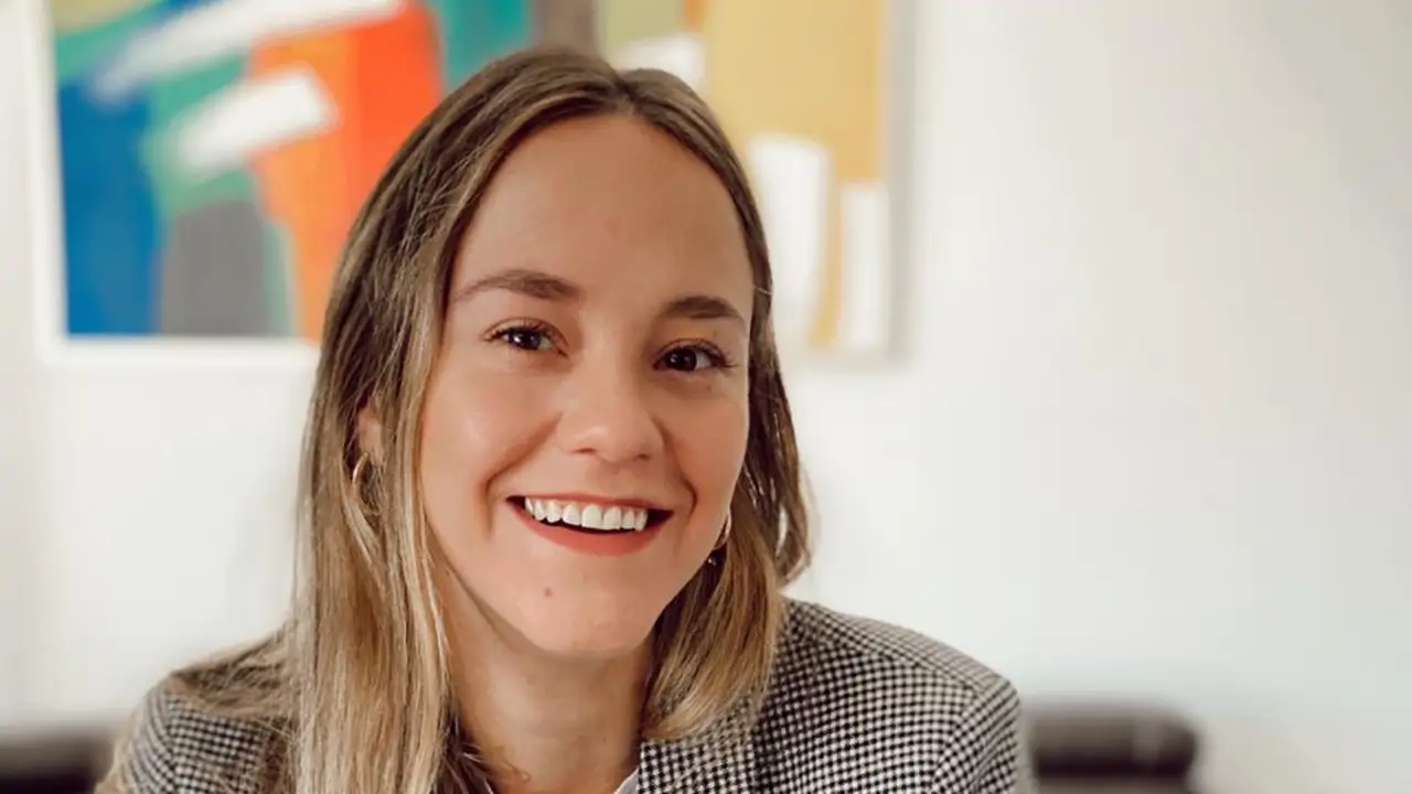 Rafaella Proaño, psicóloga: "Lo que piensan los demás dura segundos. Lo que dejes de hacer por miedo dura toda la vida"