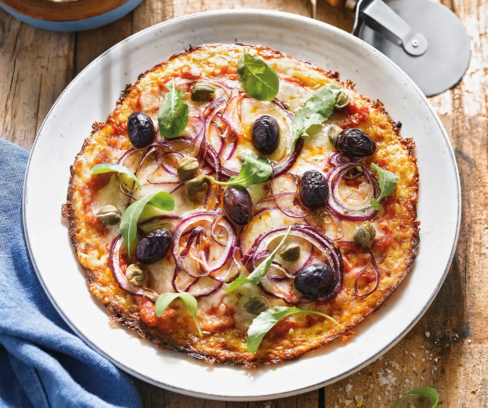 pizza de coliflor con mozzarella y cebolla