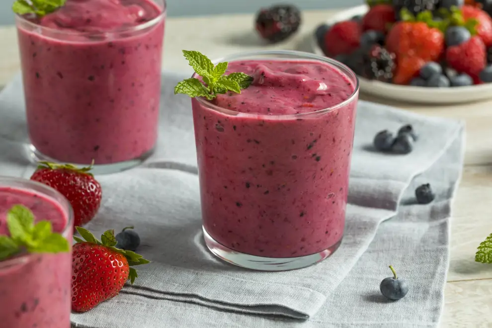 batido de avena, chía y frutos rojos