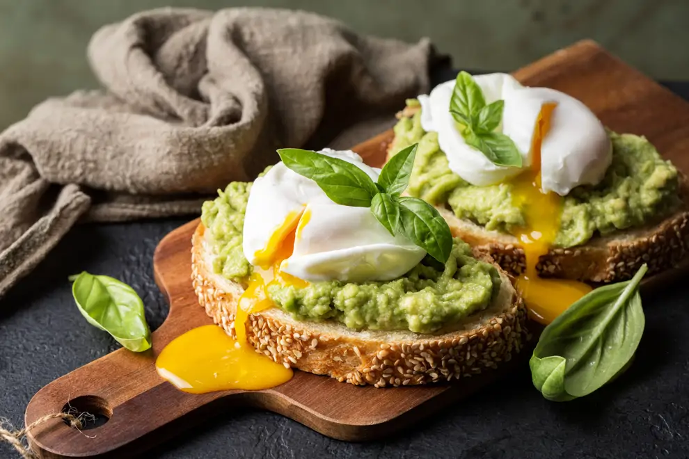 Huevo poché con aguacate