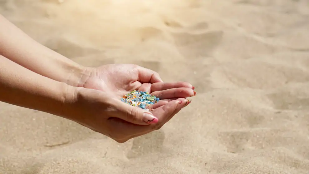Microplásticos: cómo dañan la salud las partículas de plástico que ingerimos